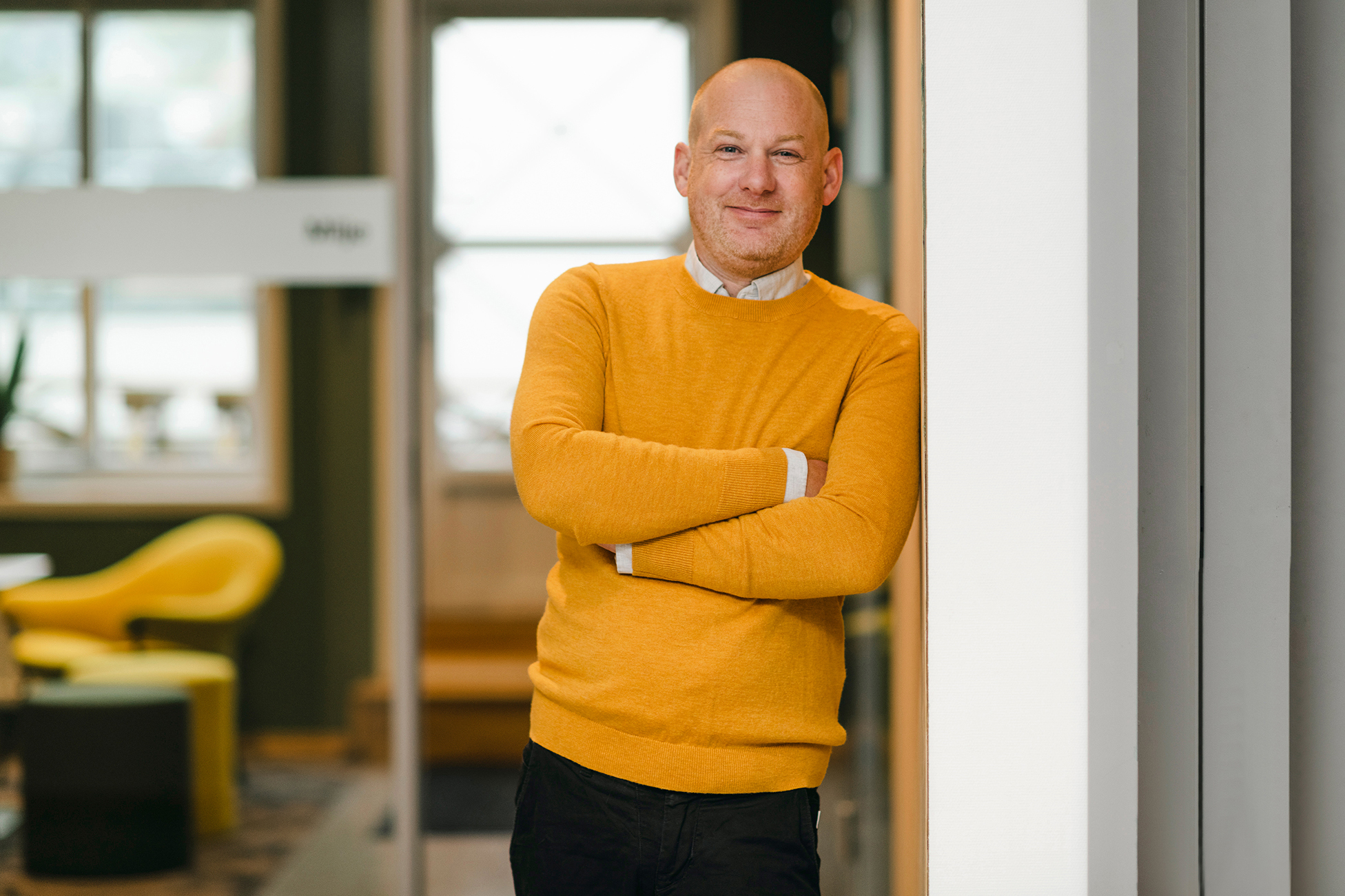 Halvkroppsporträtt av medarbetaren Anders Palmgren