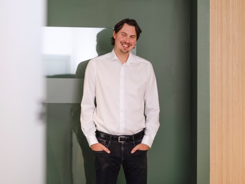 Half body portrait of employee Mathias Ström